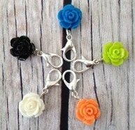 Bead dangles rose