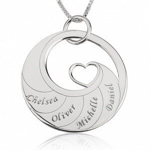  Naamketting cirkel met 4 namen gegraveerd en hart sterling zilver 925