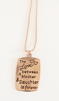Bedel met RVS ketting (80cm) the love between a mother and a daughter is forever ros&eacute;kleurig