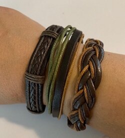 bruine handgemaakte leren armbandjes