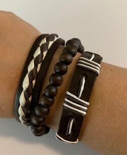 3 bruine leren armbanden