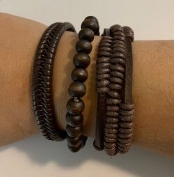 3 bruine leren armbanden