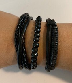 3 zwarte leren armbanden