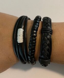 3 zwarte leren armbanden