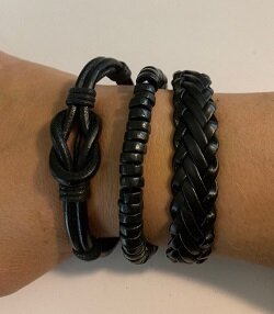 3 zwarte leren armbanden