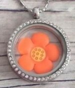 Memory lockets charm flower oranje